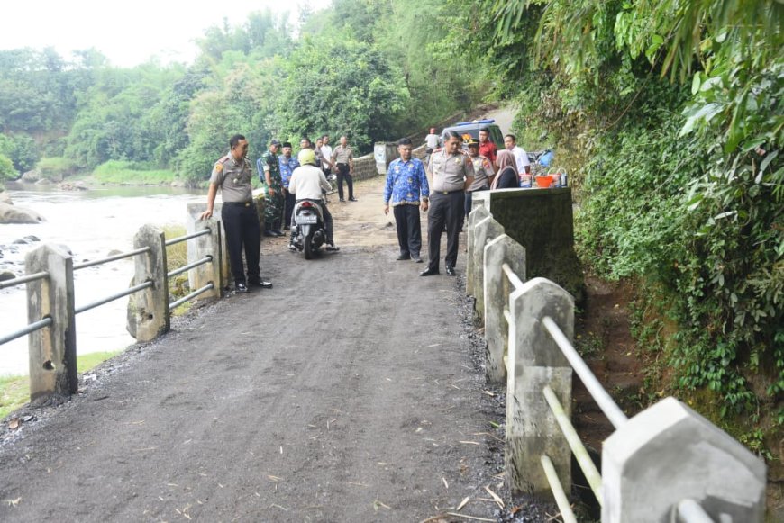 Polres Bondowoso Bangun Jembatan Merah Putih Presisi untuk Warga